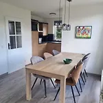 Holiday home Woning Met Voorverwarmde, Overdekte Jacuzzi In De Tuin