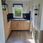 Holiday home Woning Met Voorverwarmde, Overdekte Jacuzzi In De Tuin