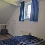 Woning Met Voorverwarmde, Overdekte Jacuzzi In De Tuin *