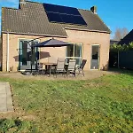 Holiday home Woning Met Voorverwarmde, Overdekte Jacuzzi In De Tuin *