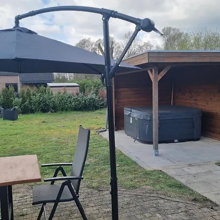 Woning Met Voorverwarmde, Overdekte Jacuzzi In De Tuin Holiday home *