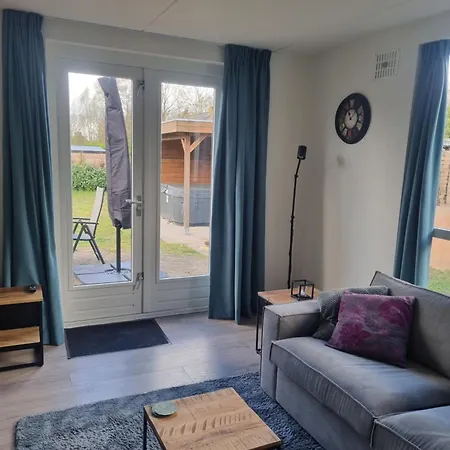 Woning Met Voorverwarmde, Overdekte Jacuzzi In De Tuin Holiday home *