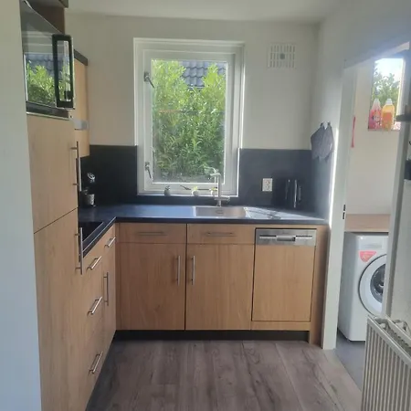 Woning Met Voorverwarmde, Overdekte Jacuzzi In De Tuin * Ewijk