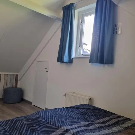 Woning Met Voorverwarmde, Overdekte Jacuzzi In De Tuin *