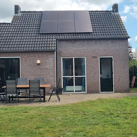 Woning Met Voorverwarmde, Overdekte Jacuzzi In De Tuin Holiday home Ewijk