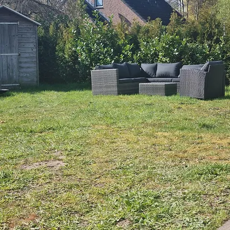 Дом отдыха Woning Met Jacuzzi In Grote Tuin Ewijk