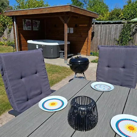 Woning Met Voorverwarmde, Overdekte Jacuzzi In De Tuin Holiday home