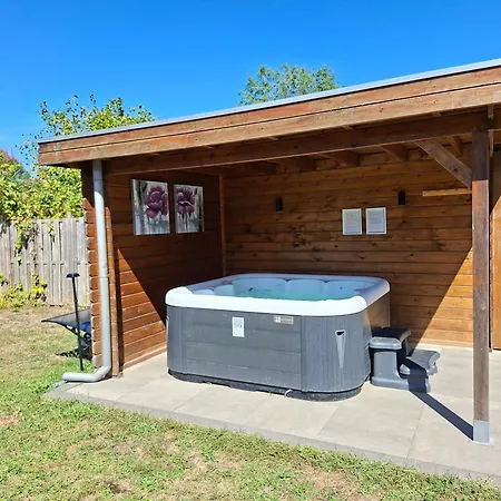 Woning Met Voorverwarmde, Overdekte Jacuzzi In De Tuin Holiday home *