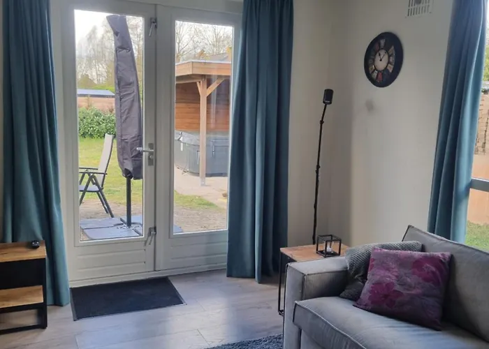 Woning Met Jacuzzi In Grote Tuin Дом отдыха *