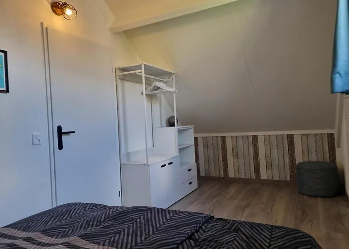 Woning Met Jacuzzi In Grote Tuin