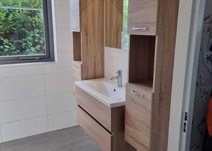 Woning Met Jacuzzi In Grote Tuin *