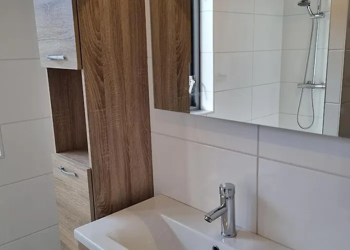 Woning Met Jacuzzi In Grote Tuin