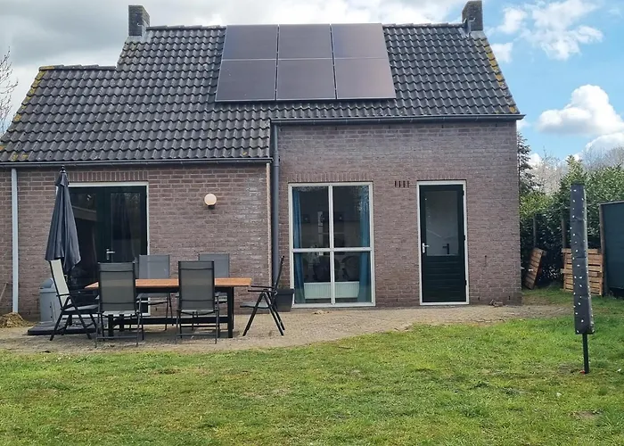 Woning Met Jacuzzi In Grote Tuin Holiday home Ewijk