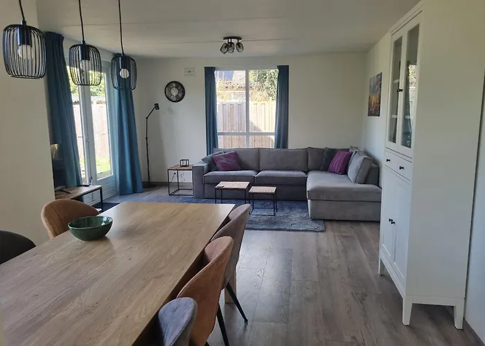 Woning Met Jacuzzi In Grote Tuin 度假居 Ewijk